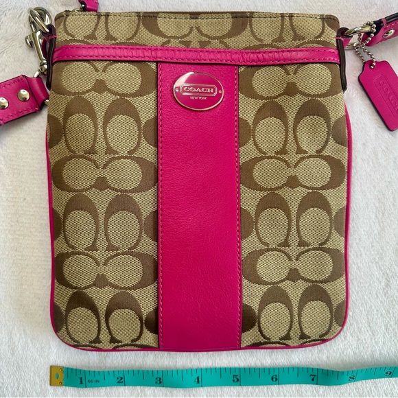 Authentic Coach Legacy Signature Swing Pack Crossbody Purse Side Bag Tan & Pink - Picture 2 of 9